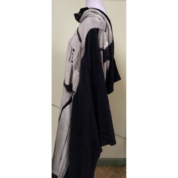 2019 NorthWest Co Star Wars Stormtrooper Comfy Throw Fleece Blanket with Sleeve - Picture 4 of 9